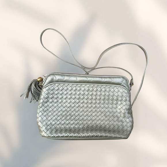 Vintage GANSON Silver Metalic Woven Leather Crossbody Bag With Tassel - Picture 10 of 11